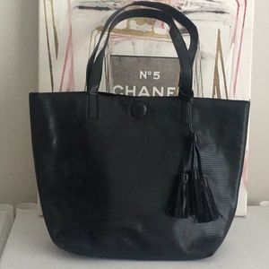 NWOT vici Beautiful stylish  magnetic tote bag